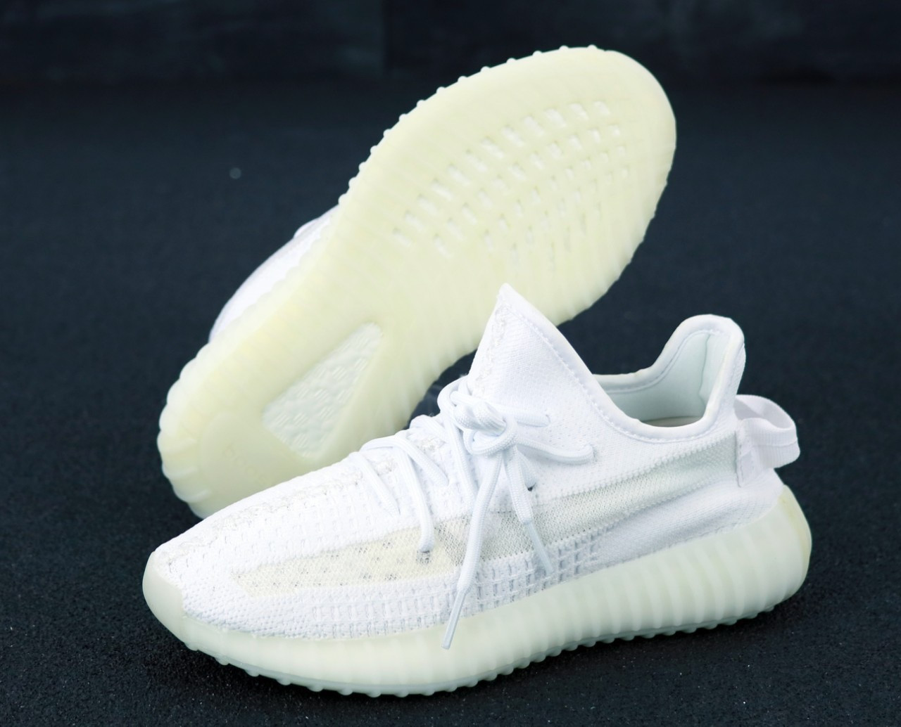 Кросівки Adidas Yeezy Boost 350 V2, кросівки адідас ізі буст 350 в2, фото 1