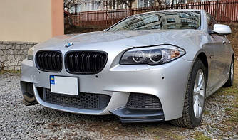 Решітки радітора BMW F10 тюнінг ноздрі стиль M5 (гострі) чорний глянець