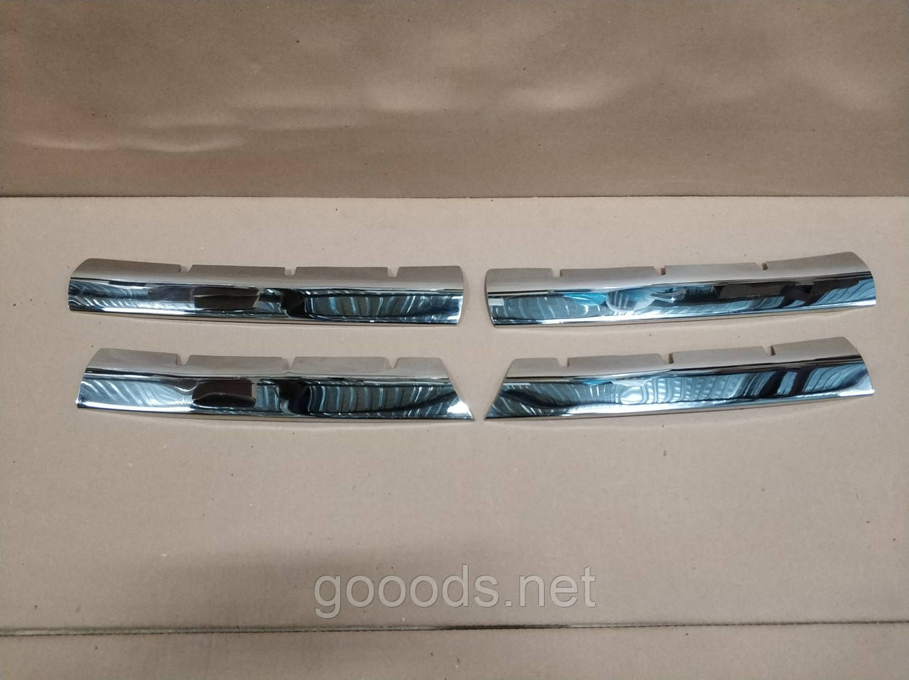 Хром накладки на решітку радіатора Volkswagen Amarok (10-16)