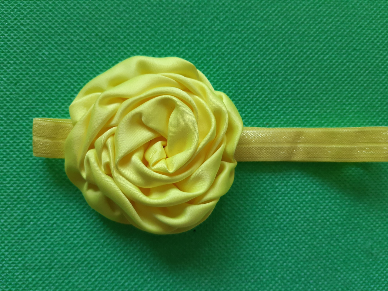 Пов'язка дитяча з трояндочкою лимонна - квітка 8см, окружність 36-52см