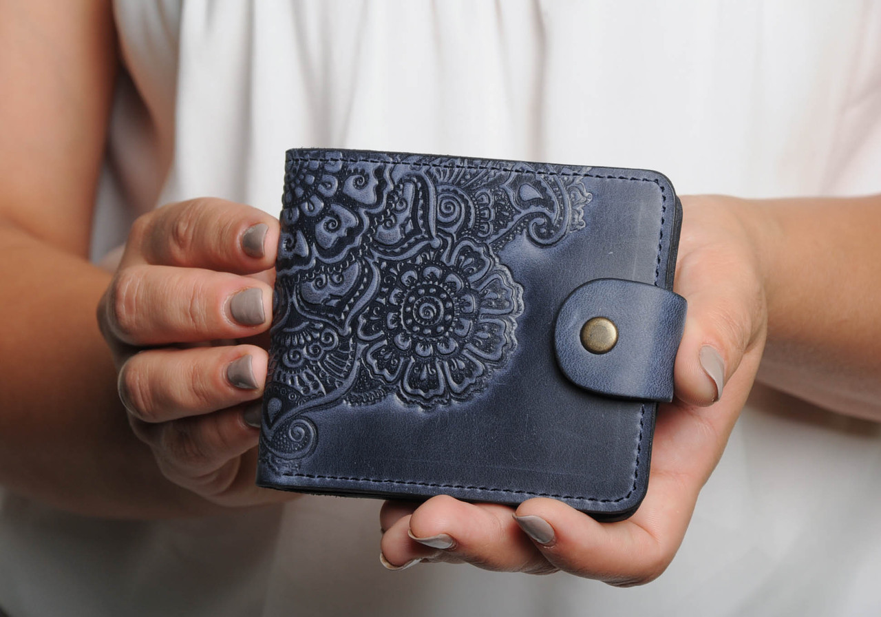 Шкіряний гаманець з тисненим орнаментом ручної роботи, фото 1
