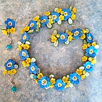 Кольє і сережки з блакитними і жовтими квітами з полімерної глини