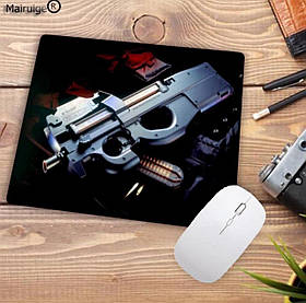 Килимки для комп'ютерної миші із зображенням зброї.