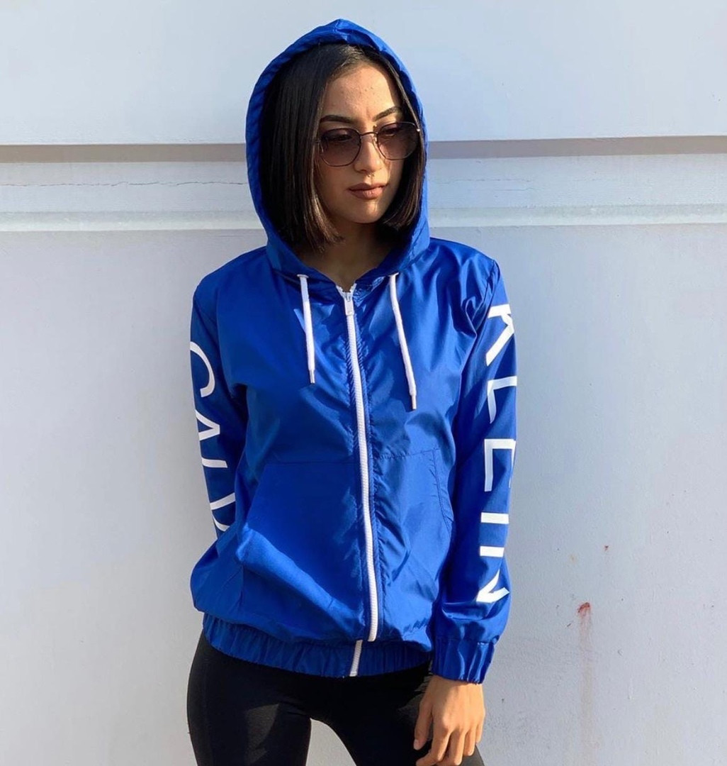 Жіноча вітровка з капюшоном в кольорах (Норма), фото 1