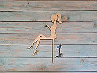 Топпер деревянный "Сидящая Девушка" 2