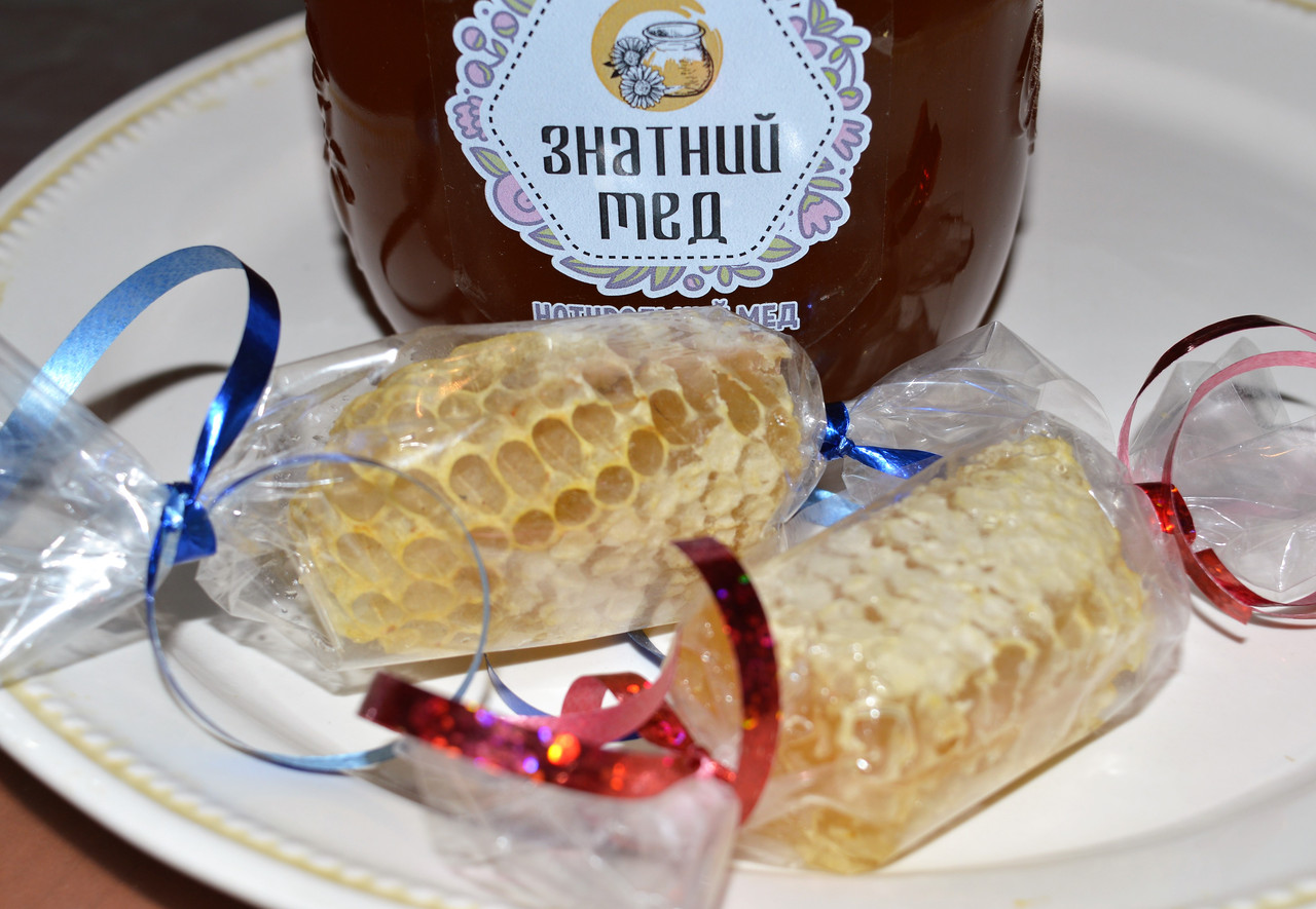 конфеты с медом. карамель с медом. конфеты с медом. конфеты медовая сладость.