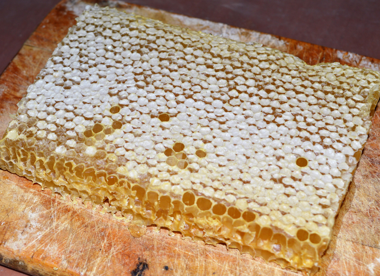 Мед у стільниках (липа з різнотрав'ям), 1 кг
