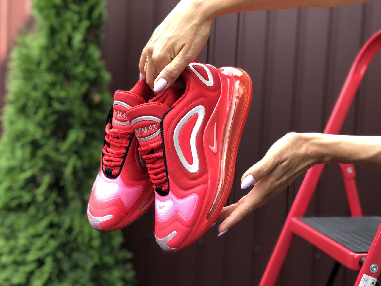 Жіночі кросівки Nike Air Max 720 стильні кроси червоні з білим