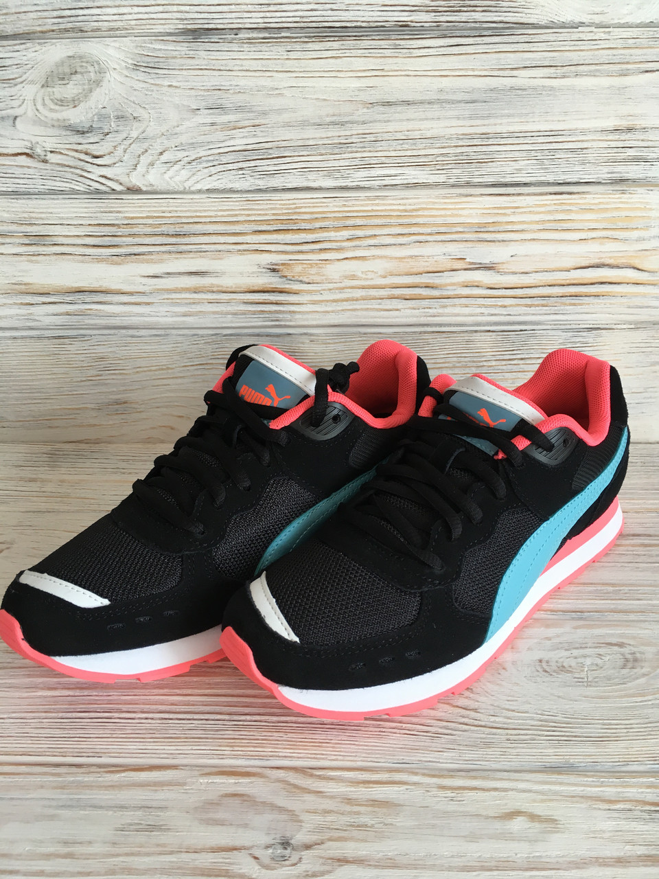 Puma Vista Metallic. ID 1233571475