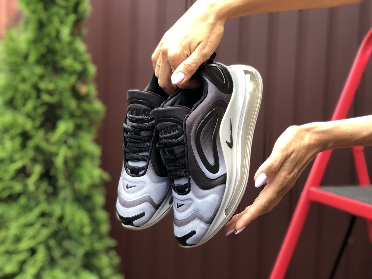 Жіночі спортивні кросівки Nike Air Max 720 модні сірі з білим і чорним