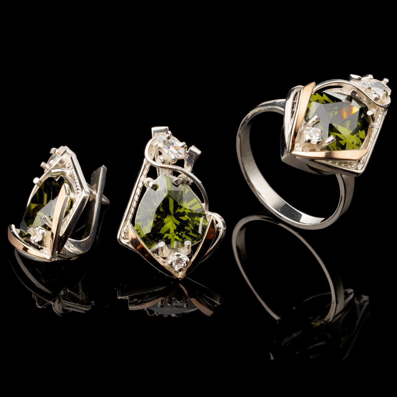 Серебряный гарнитур 925 пробы с золотом арт. 526г