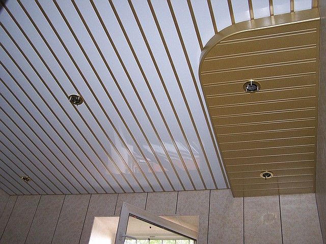 Реечные алюминиевые подвесные потолки Бард для ванной - фото 2 - id-p14545606