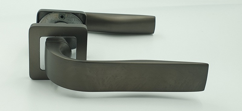 Ручка на квадратной розетке TRION ELIOS MBN\CP