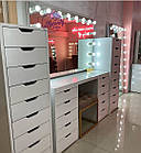 Гримерный стіл для візажиста з товстої стільницею і широке дзеркало, колір - білий, фото 2