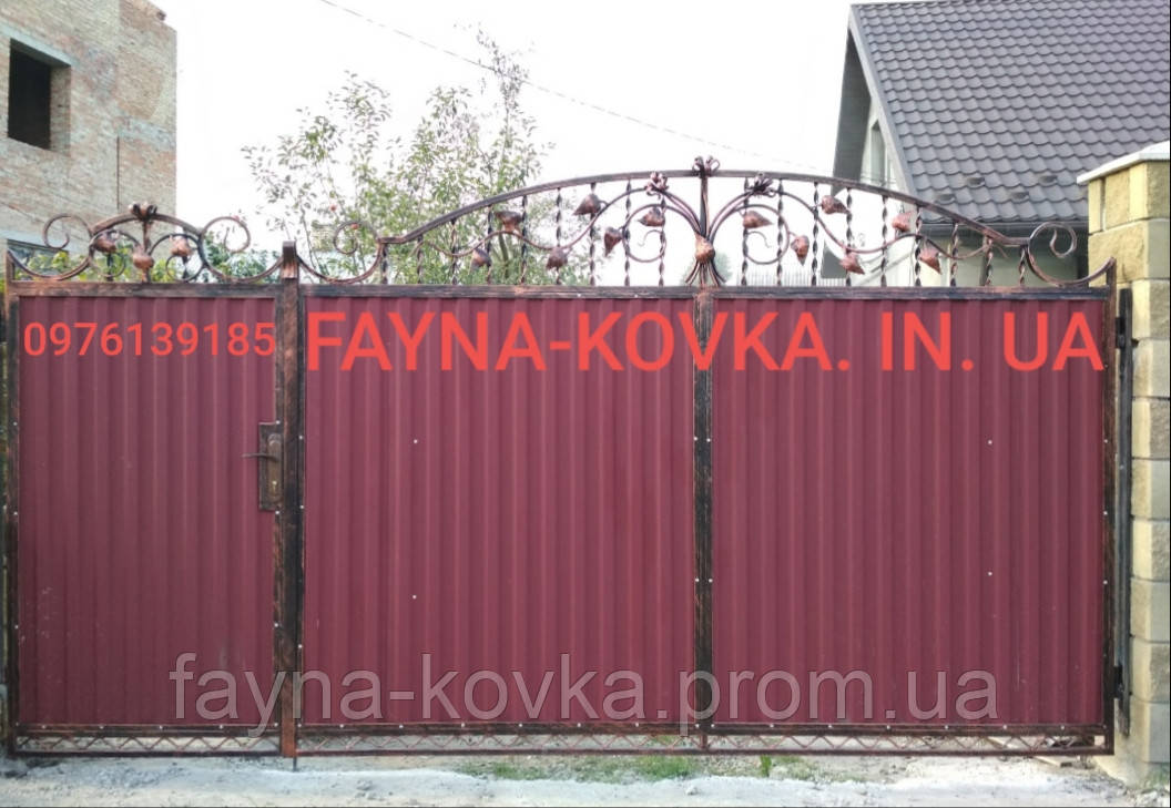 Ворота з ковкою, закриті профнастилом 6226