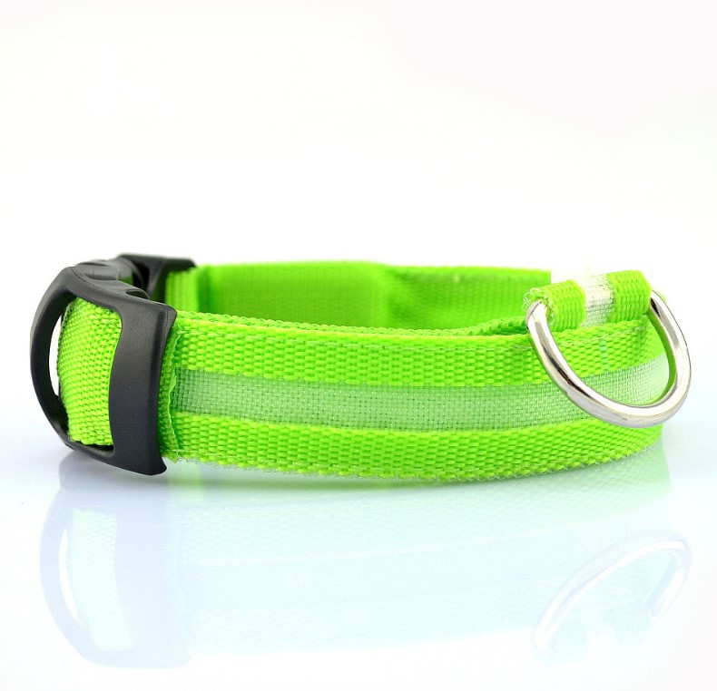 Нашийник з LED-підсвіткою зелений Pets Collar M