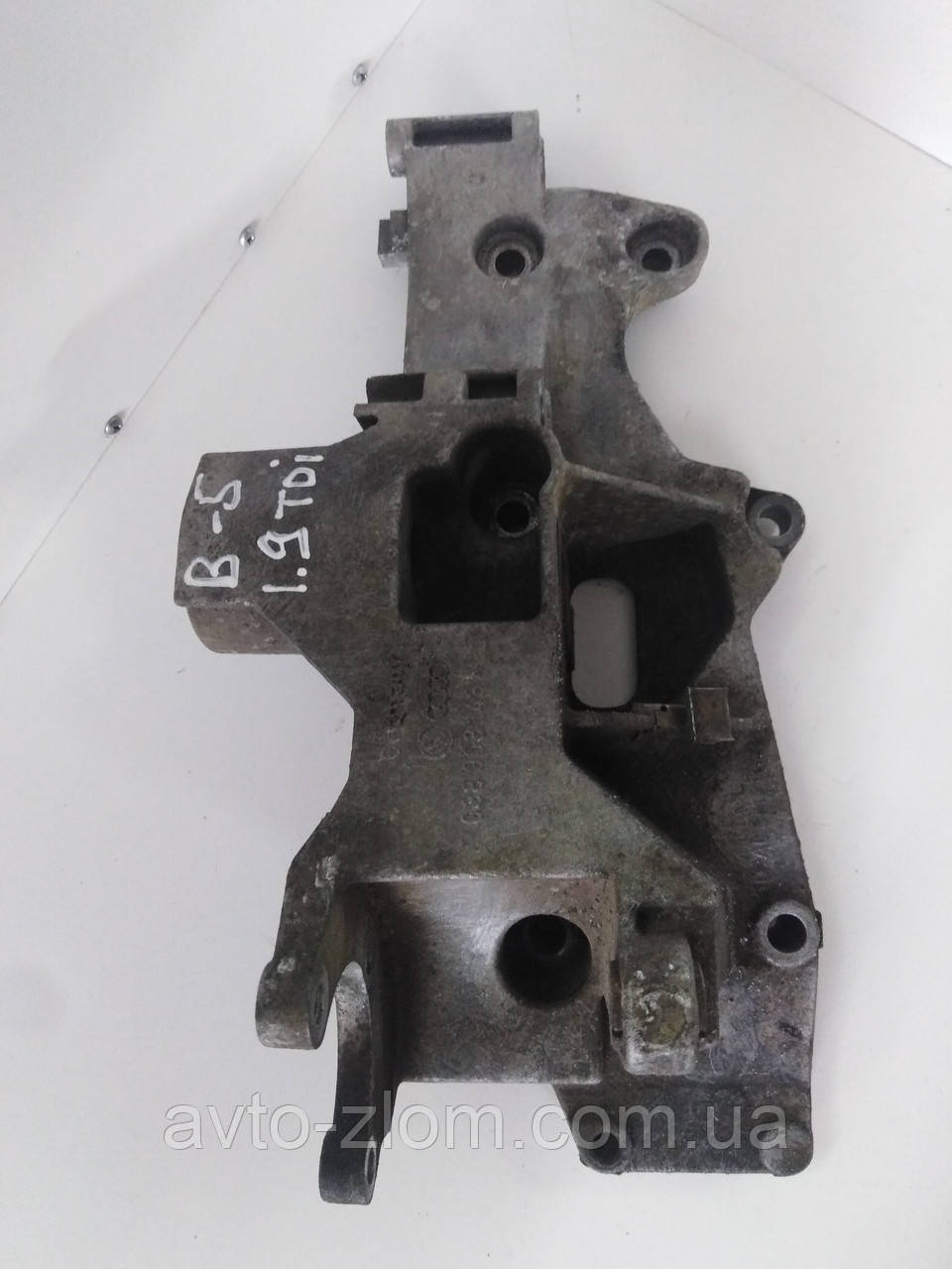Кронштейн генератора Volkswagen Passat B5, Audi A4, Пассат Б5, Ауді А4 1,9 TDI. 038903143M., фото 1