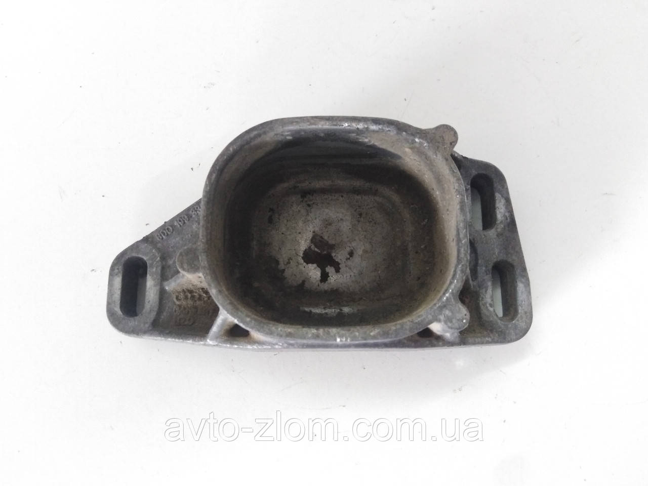 Передній кронштейн двигуна Volkswagen Passat B5, Audi A4, Пассат Б5, Аудіо А4. 8D0199335., фото 1