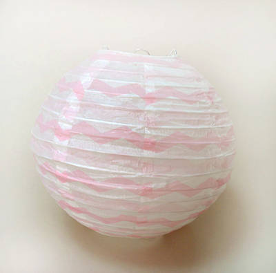 Куля підвісна декоративна «Плісе Класик Шеврон», діаметр 30 см. Колір рожевий