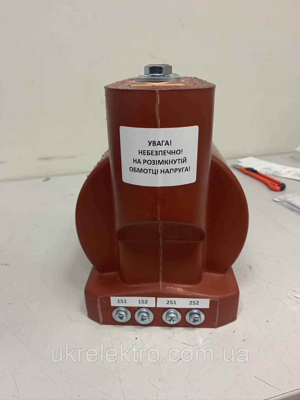 Трансформатор струму ТОЛУ-10 600/5 0,5s