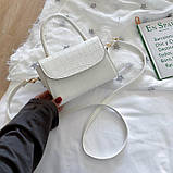 Жіноча класична сумка 7335-7314 на ремінці крос-боді через плече крокодил рептилія змія біла, фото 6