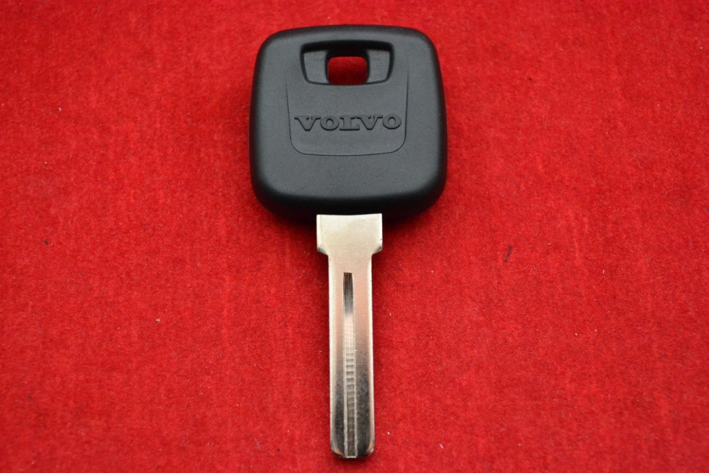 Ключ Volvo з місцем під чип, лезо NE66 вигляд No1