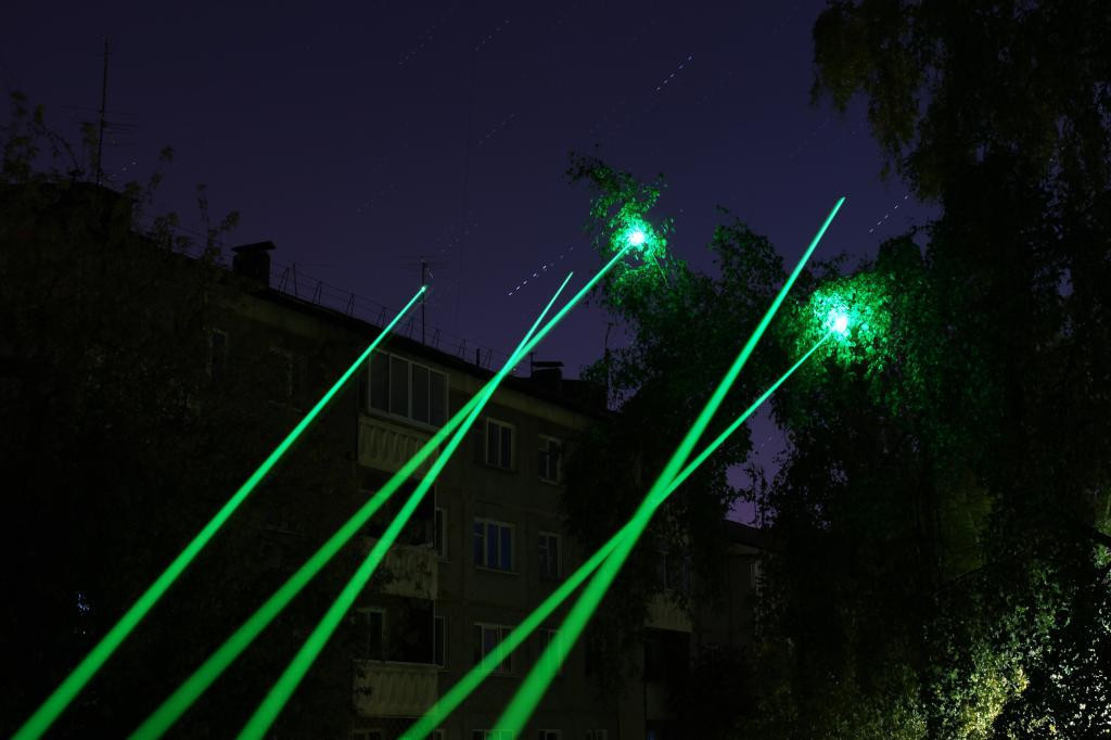 Зеленая мощная лазерная указка Laser 303 лазер до 10 км, в хитах, цена  345.10 грн - Prom.ua (ID#1236606495)