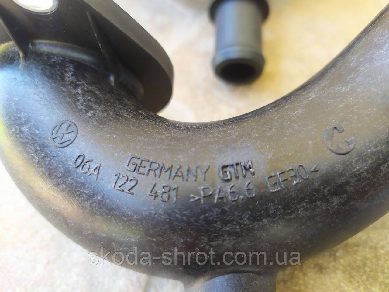 Патрубок двигателя BFQ или AVU 06А122481 пластиковый, 06A122481 VAG ...