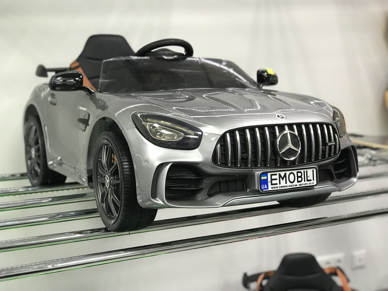 Дитячий електромобіль Mercedes-Benz AMG GTR, підсвічування днища, колір графітовий металік, фото 1