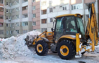 Прибирання снігу трактором у Києві та Київській області