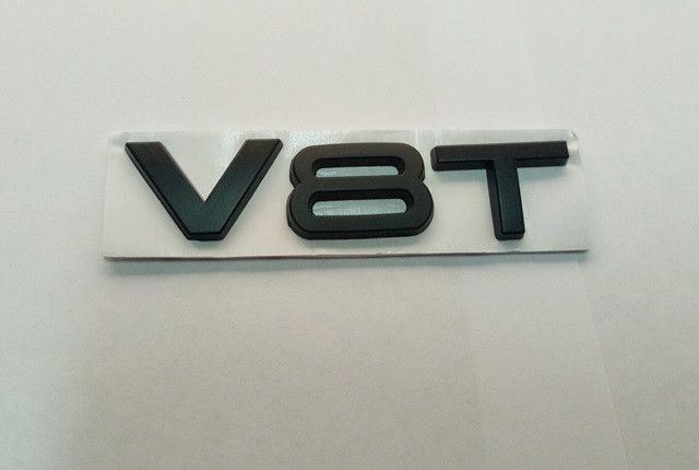 Шильдик напис V8T чорний на крило