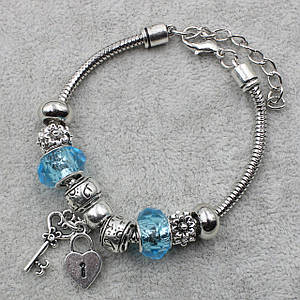 Pandora браслет серебристого цвета ключ и замочек с шармами 9 штук длина браслета 22 см ширина 3 мм
