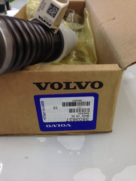 Інжектор VOE3803637 (injector) для двигуна Volvo