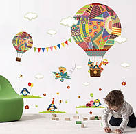 Детская интерьерная виниловая наклейка на стену в детскую комнату "Воздушные шары со зверятами. Воздушный шар"