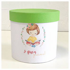 Коробка "Дівчинка та кніги" 11*10 см