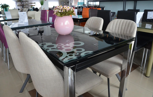 Чорний кухонний стіл Signal GD-017 розкладний скло на хромованих плоских ніжках Польща Чорний кухонний стіл Signal GD-017 розкладний скло на хромованих плоских ніжках Польща