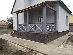 Навіс із дерева до будинку