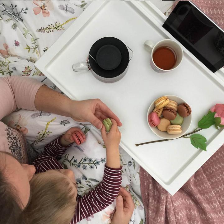 Переносний столик – піднос зі складними ніжками для ноутбука IKEA KLIPSK білий 002.588.82