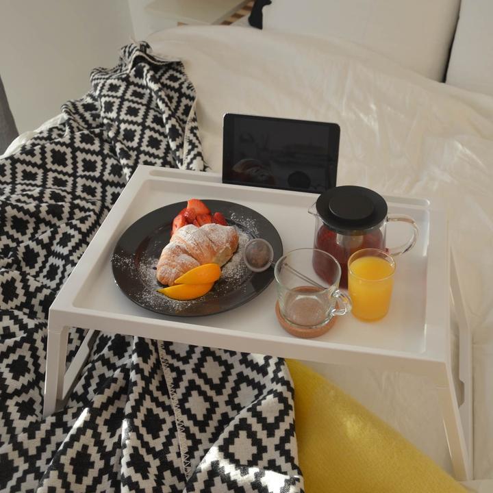 Переносний столик – піднос зі складними ніжками для ноутбука IKEA KLIPSK білий 002.588.82