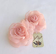 Заколка-уточка с цветком из ткани ручной работы "Розовая чайная роза"