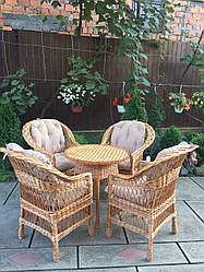 Меблі з лози з накидками