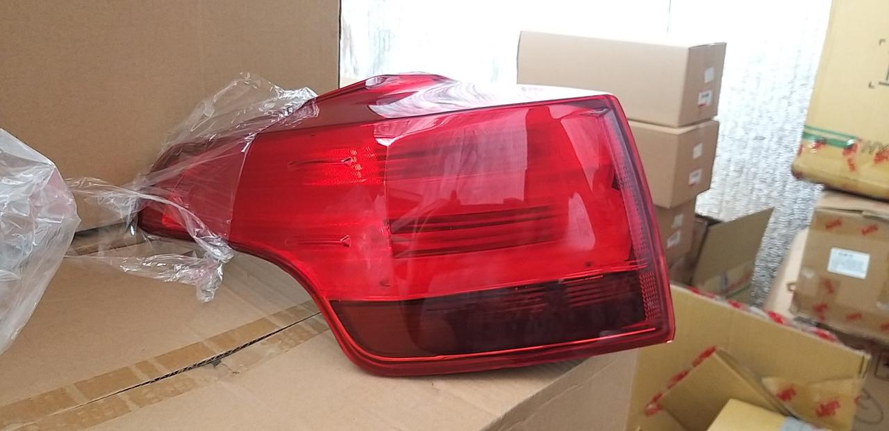 Ліхтар задній ЛОВИЙ Toyota RAV4 2012-2015 USA