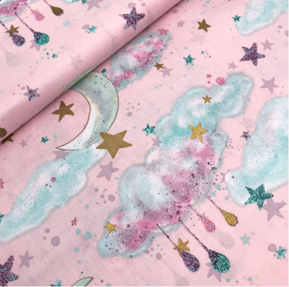 Польська бязь "місяці з хмарами і золотистими зірочками на рожевому (гліттер)", фото 1