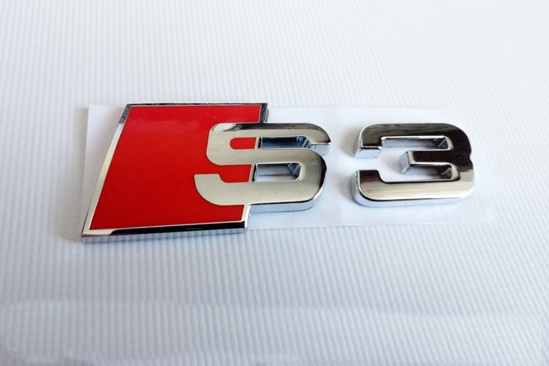 Шильдик напис S8 на кришку багажника AUDI