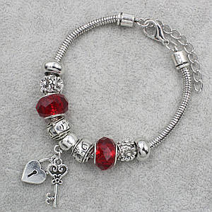 Pandora браслет серебристого цвета ключ и замочек с красными шармами 9 штук длина браслета 22 см ширина 3 мм