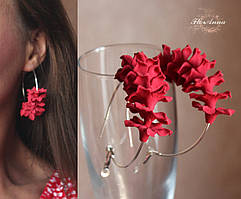 Червоні сережки кільця з квітами з полімерної глини "Червоні стефанотиси"