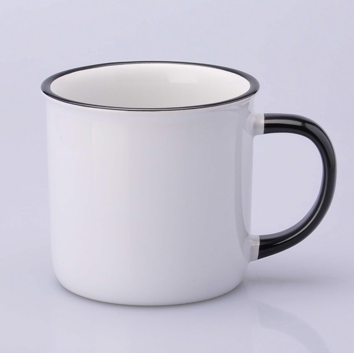 Чашка керамічна , форма під емальовану, з кольоровою ручкою та обідком (чорний)