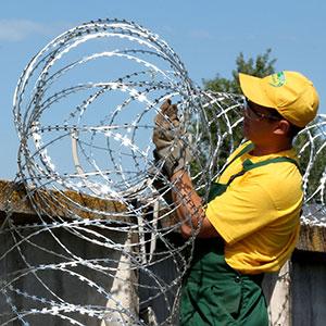 Монтаж загоєнь із колючого дроту "Гюрза", "Концертина","Егоза-Кайман