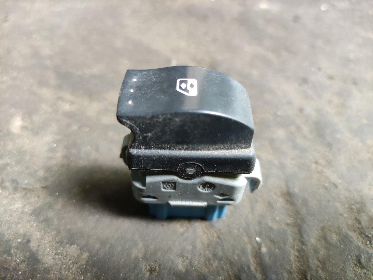 Кнопка склопідйомника пасажирська (права) Renault Master, Opel Movano 2010-, 8200476809 (Б/У)