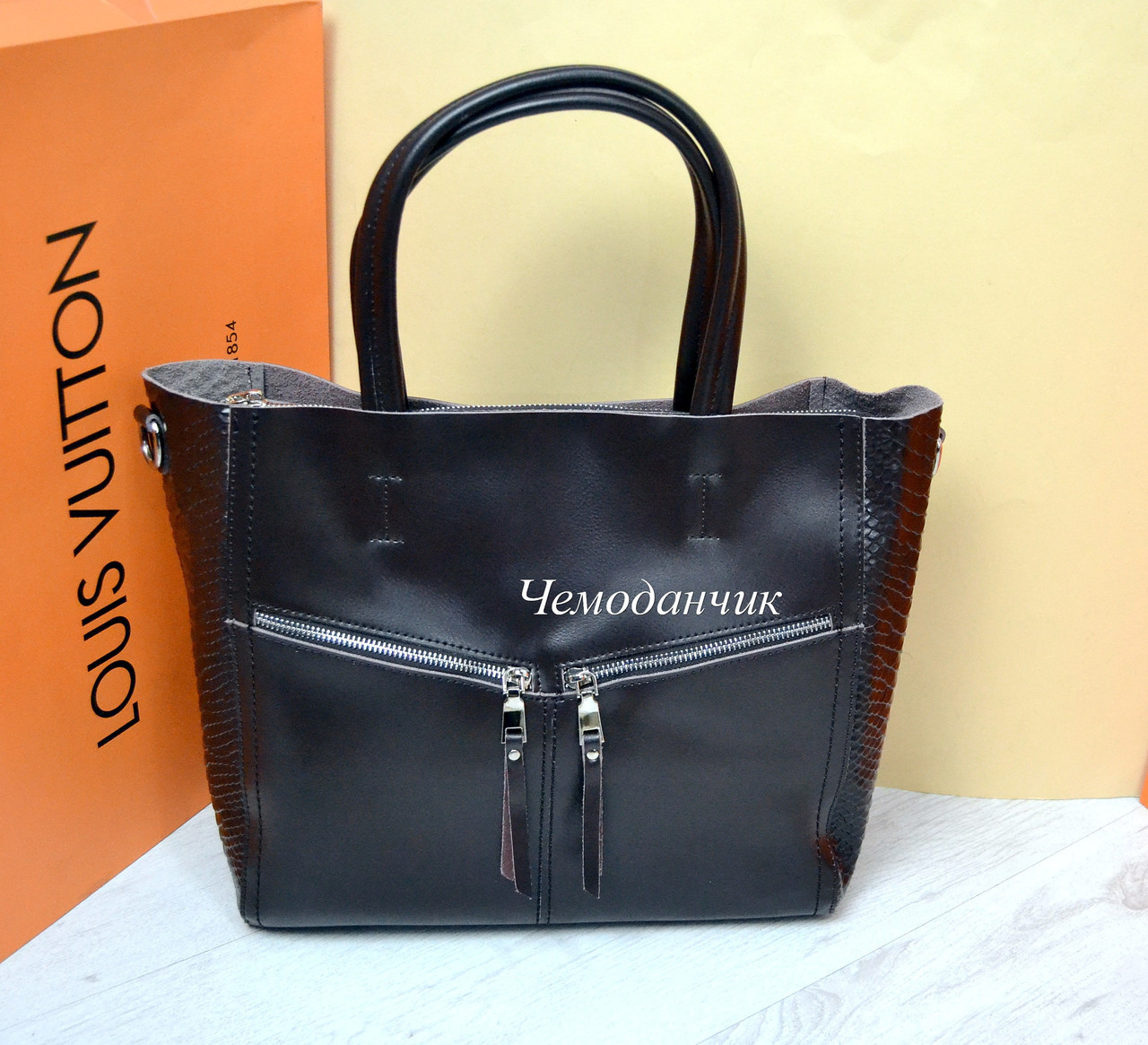 Женская кожаная сумка брендовая из натуральной кожи две змейки коричневая - фото 2 - id-p1240630188
